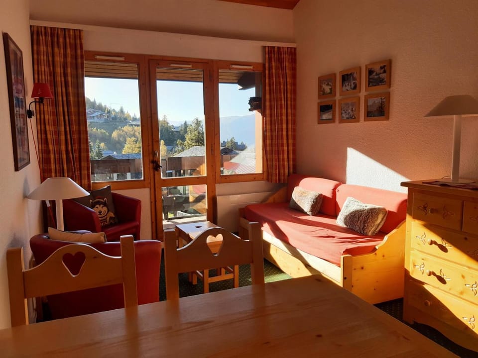 Bed, kitchen
