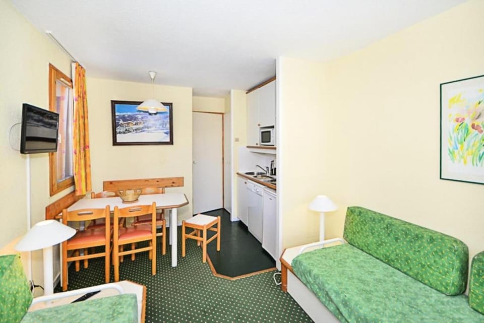Bed, kitchen