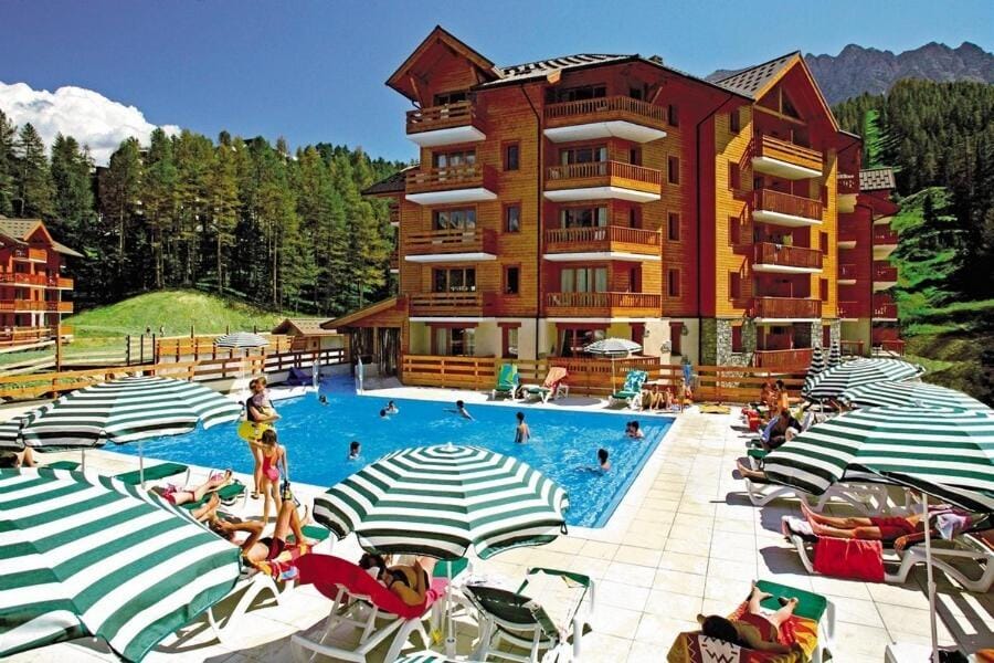 Swimming pool