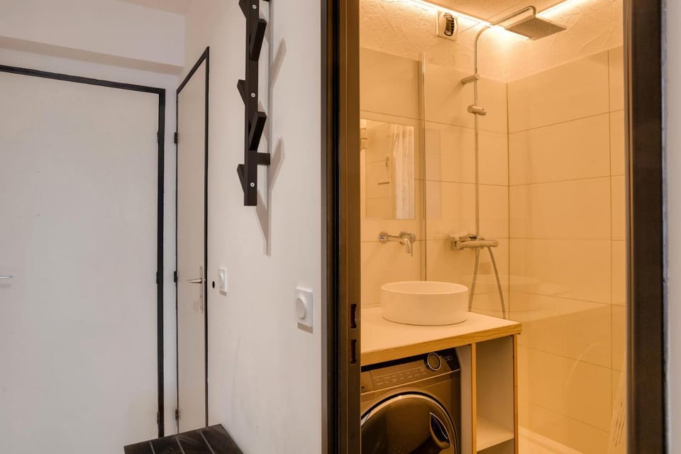 Shower, Toilet