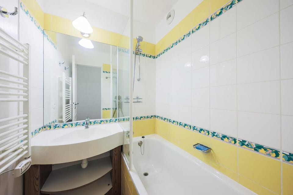 Shower, Toilet