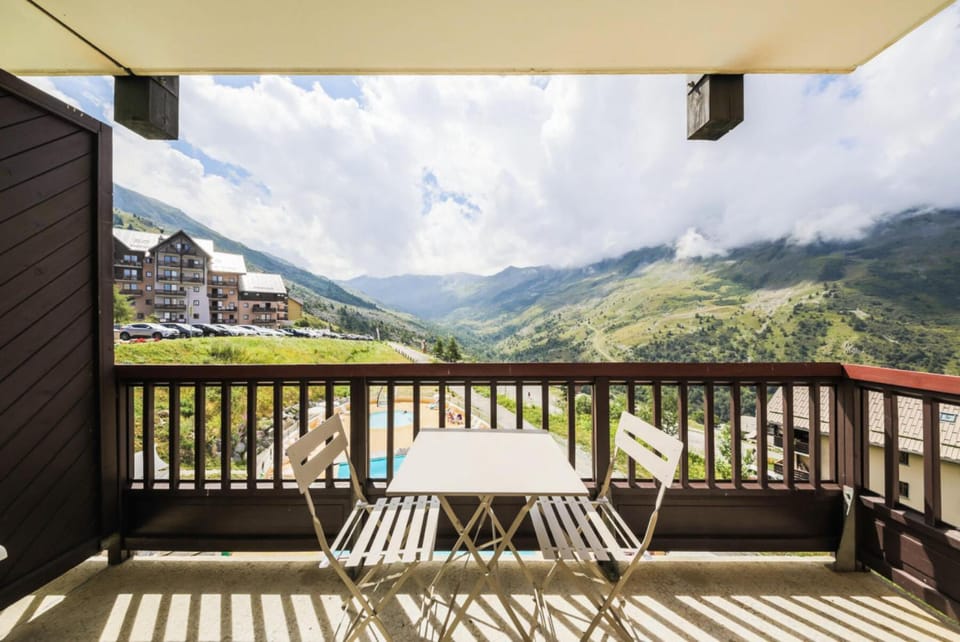 Mountain view, furniture