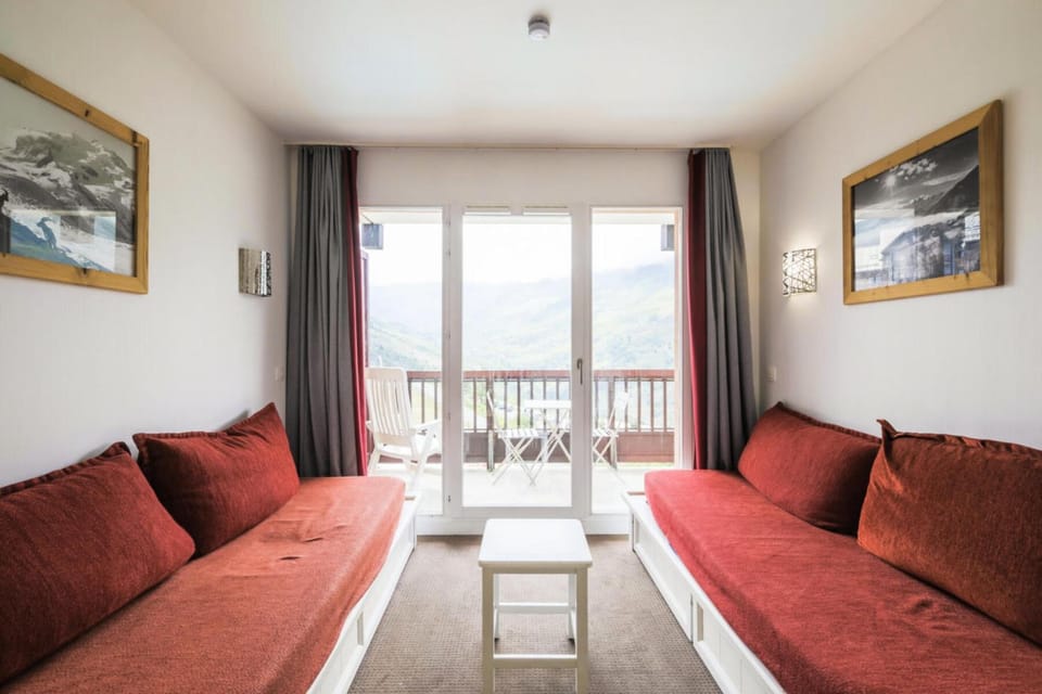 Bed, kitchen
