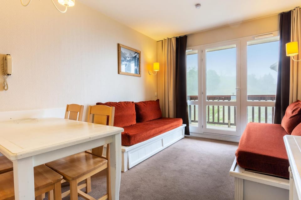Bed, Living room, kitchen