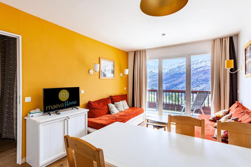 Bed, kitchen
