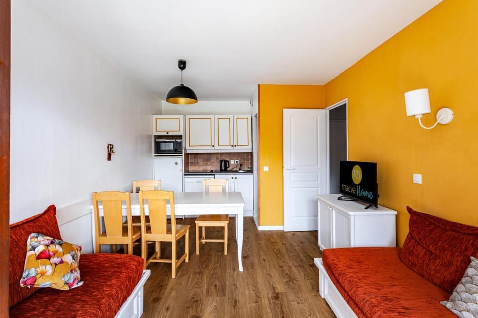 Bed, kitchen