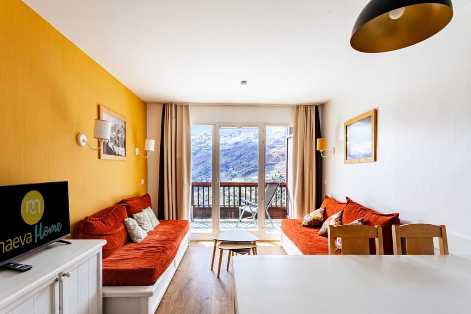 Bed, Living room, fireplace, kitchen