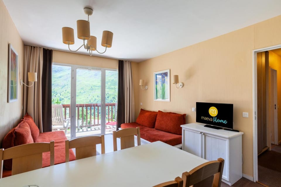 Bed, Living room, kitchen