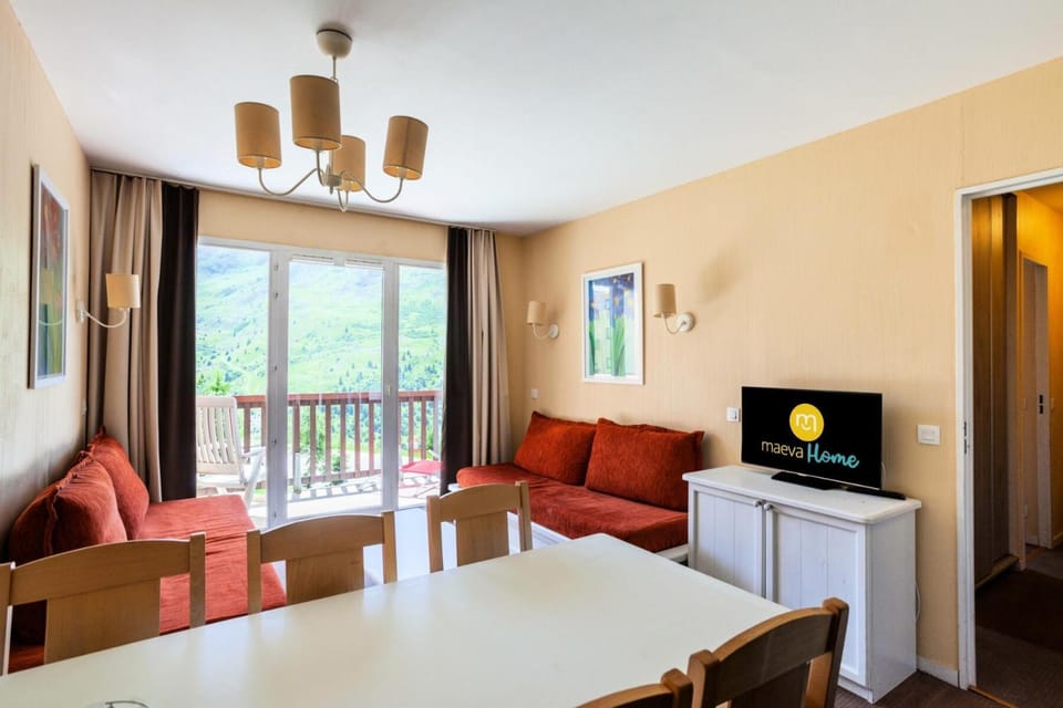 Bed, Living room, kitchen