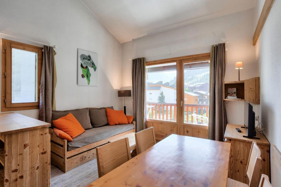 Bed, Living room, fireplace, kitchen