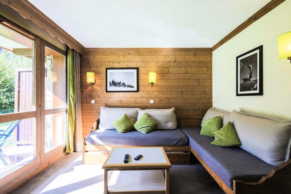 Bed, Living room