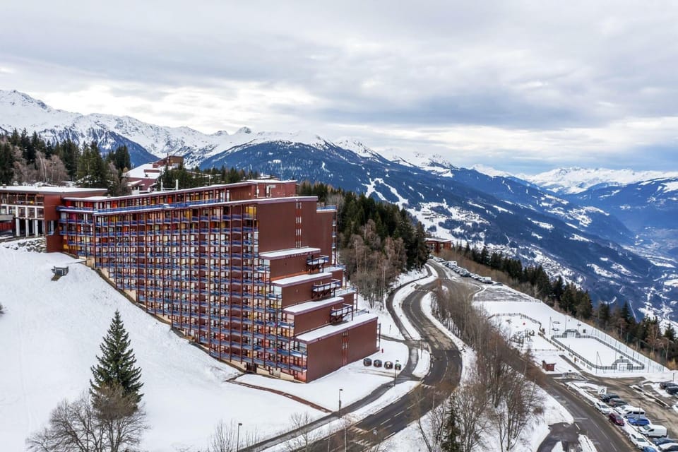 Skiing, Mountain view