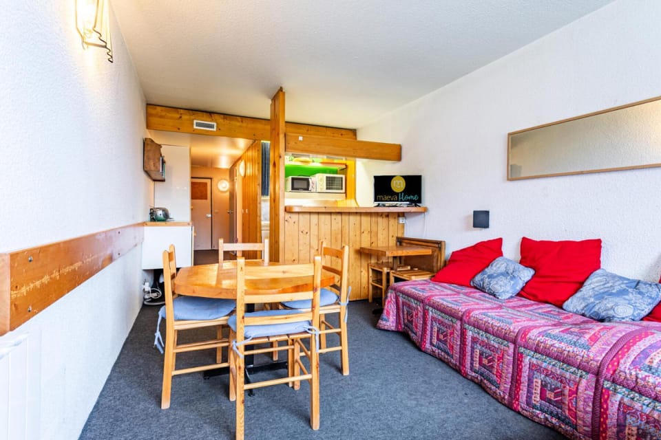 Bed, kitchen