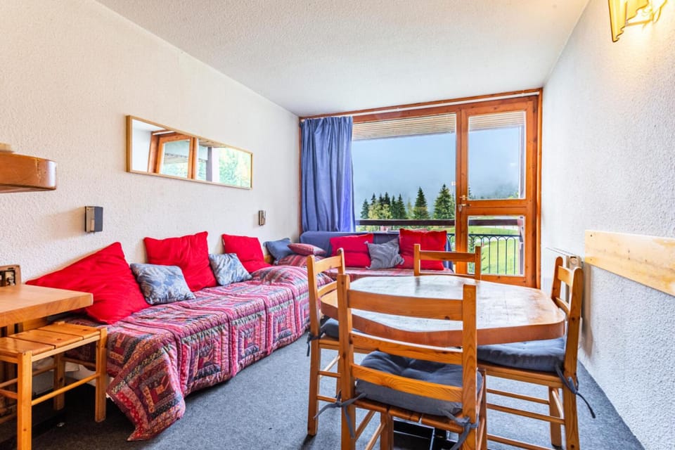 Bed, kitchen