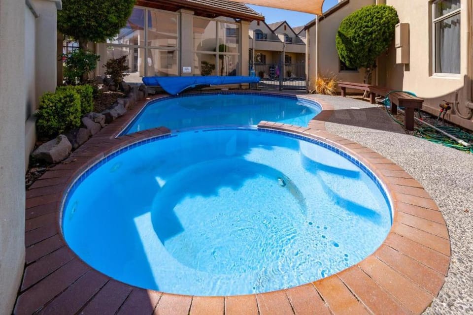 Property building, Swimming pool