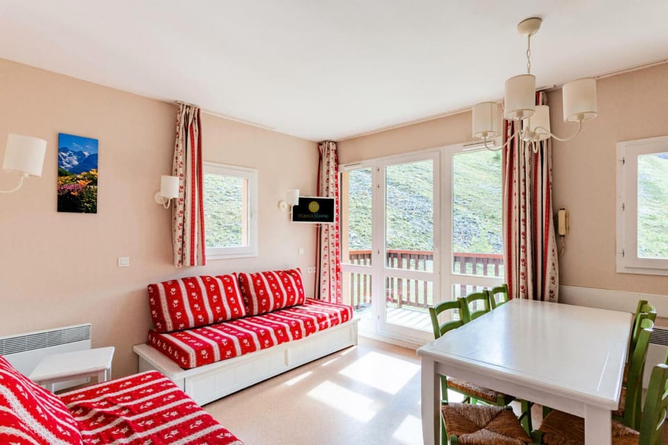 Bed, Living room, fireplace, kitchen