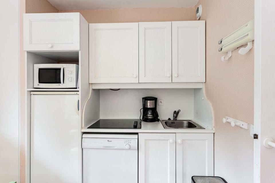 Bathroom, oven, kitchen