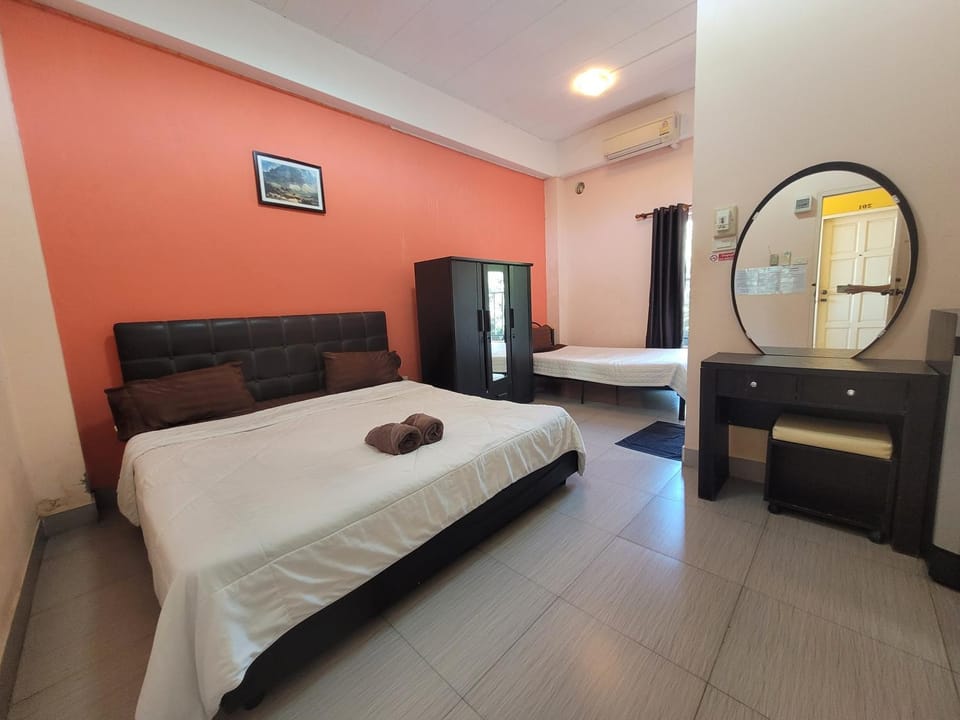 โรงแรมบ้านเปรมศิริ Apartment hotel in Laos