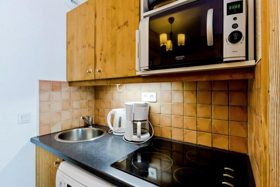 oven, kitchen