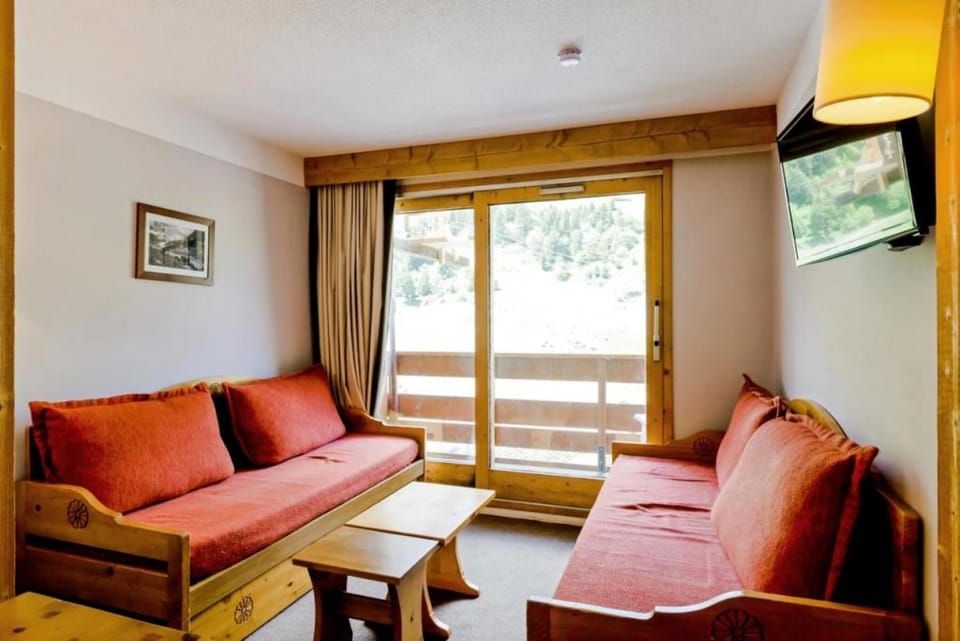 Bed, Living room