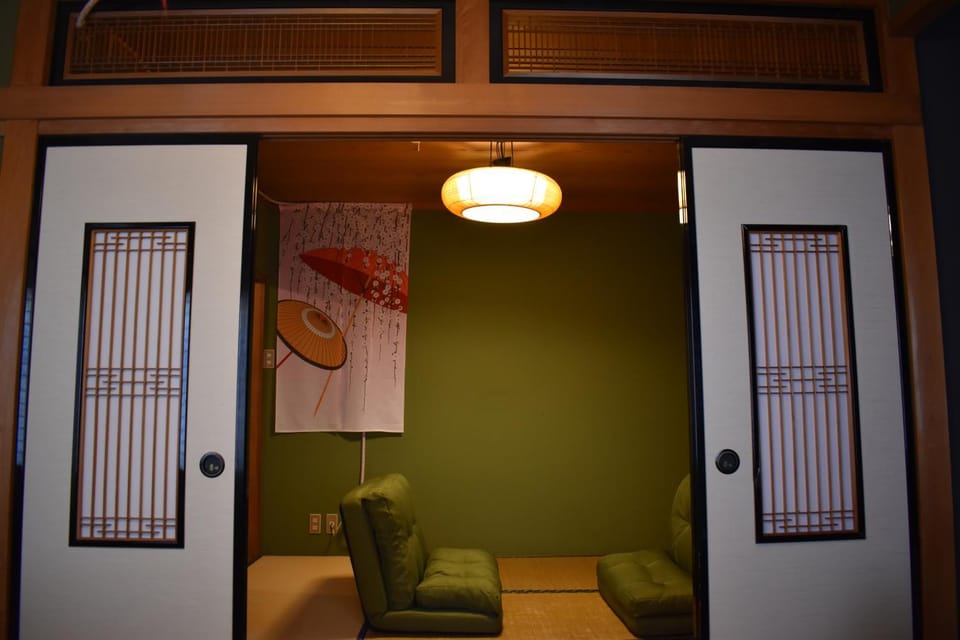 Only for one group Cheaper for 6th & 7th guest 市街地中心部 一棟貸しの宿 House in Takayama