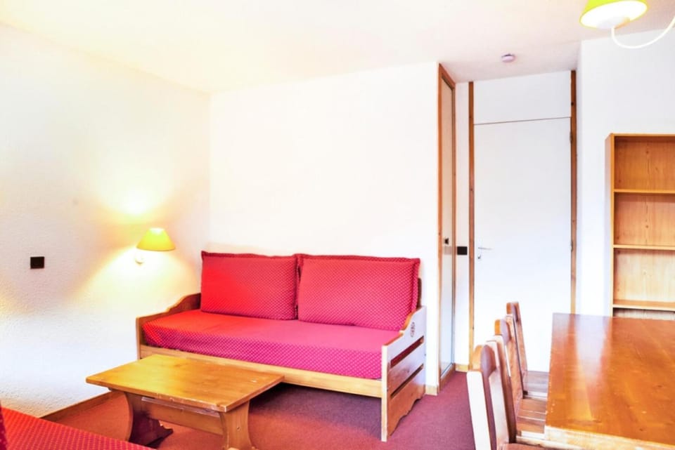 Bed, Living room
