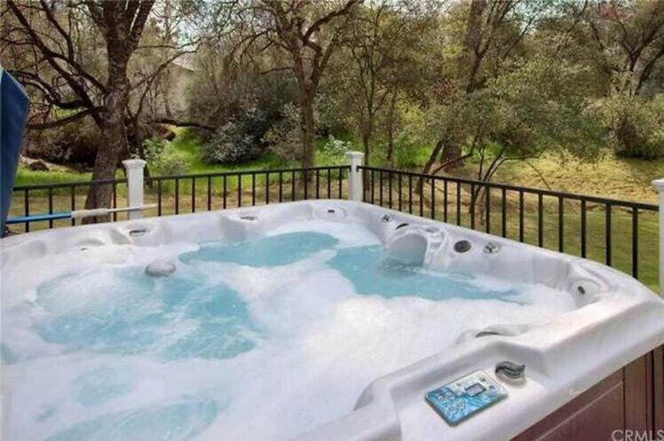 Brookside Cottage House in Sierra Nevada