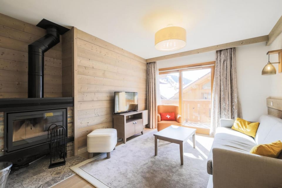 Bed, Bathroom, fireplace