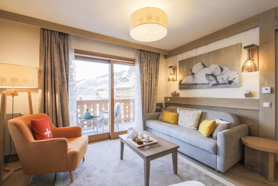 Bed, Living room, Bedroom, fireplace, kitchen
