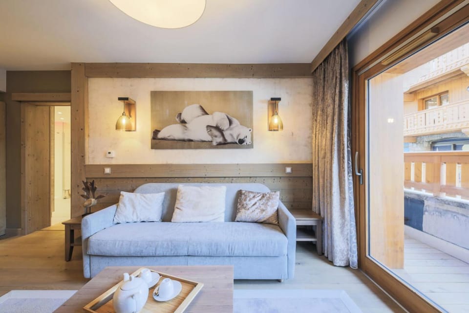 Bed, Living room
