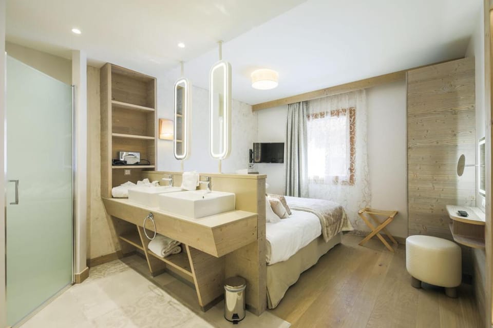 Shower, Bed, Bathroom, furniture