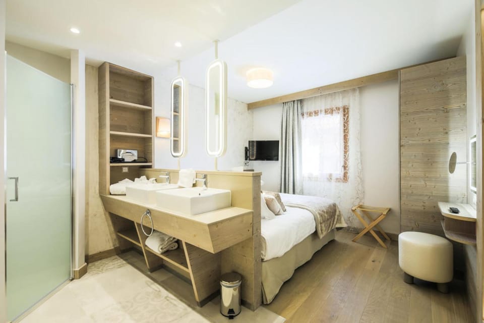 Shower, Bed, Bathroom, furniture