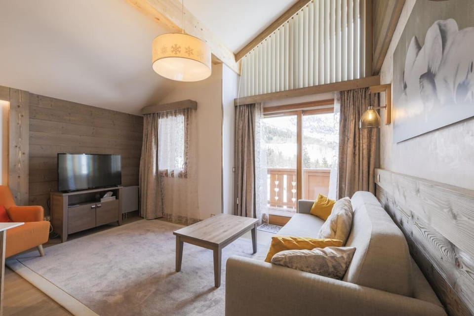 Bed, Living room, fireplace, kitchen