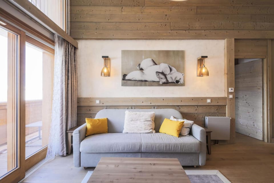 Bed, Living room, fireplace