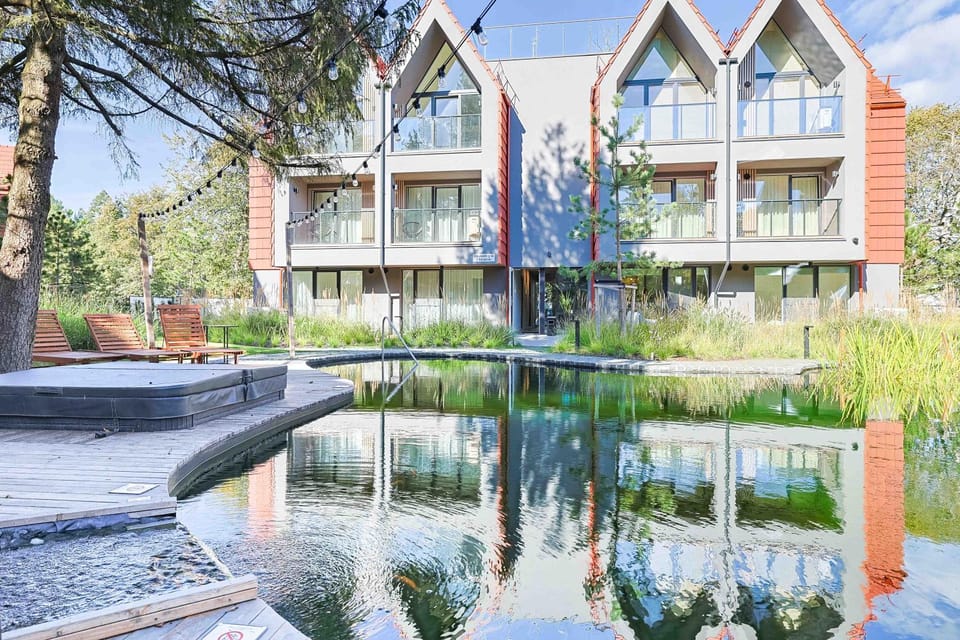 Property building, Hot Tub, Pool view, Swimming pool, Swimming pool