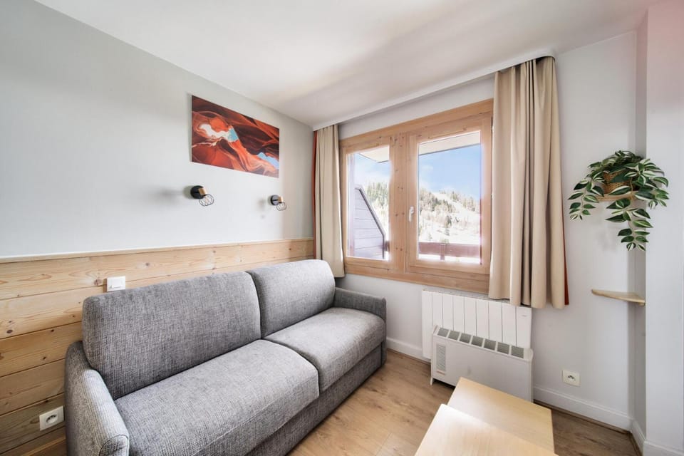 Bed, Living room