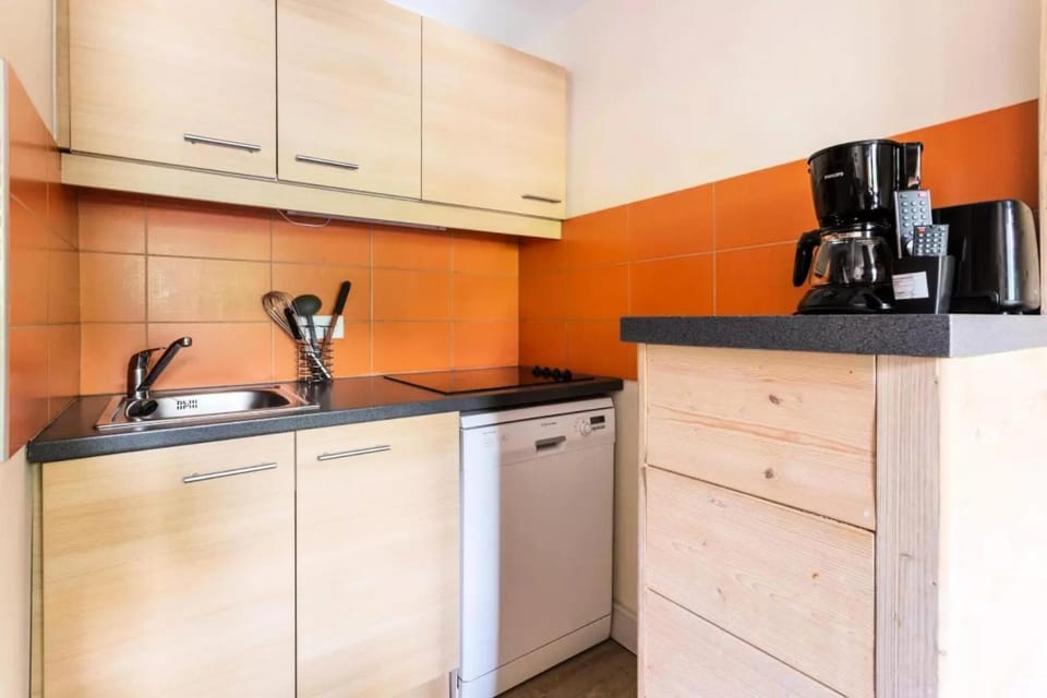 oven, kitchen
