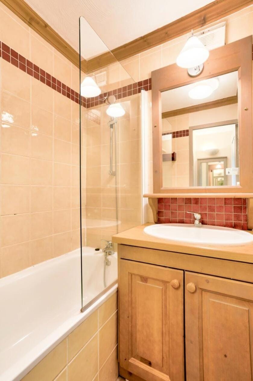 Shower, Toilet, kitchen