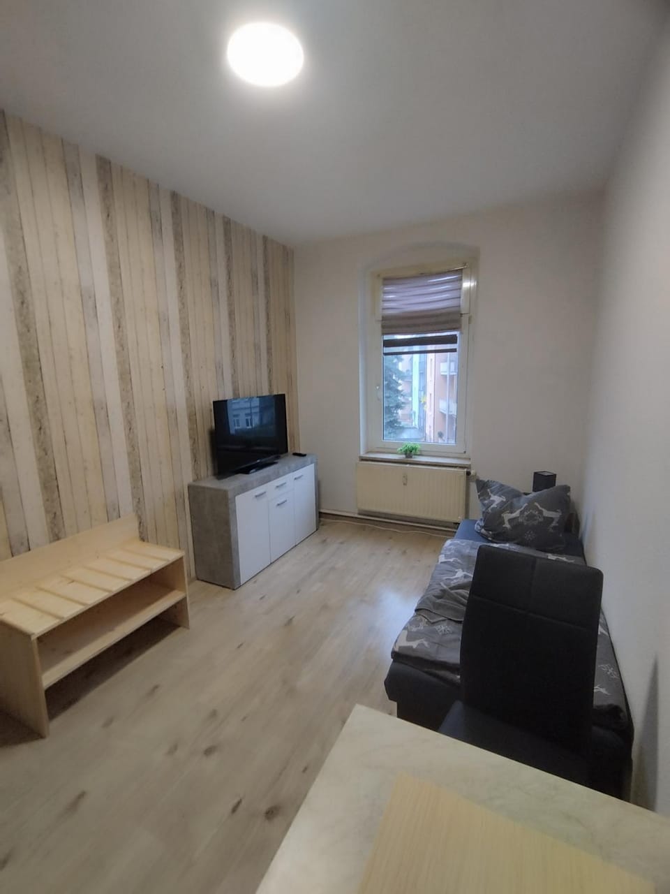 Bed, TV and multimedia, Living room, Photo of the whole room, Seating area, Bedroom