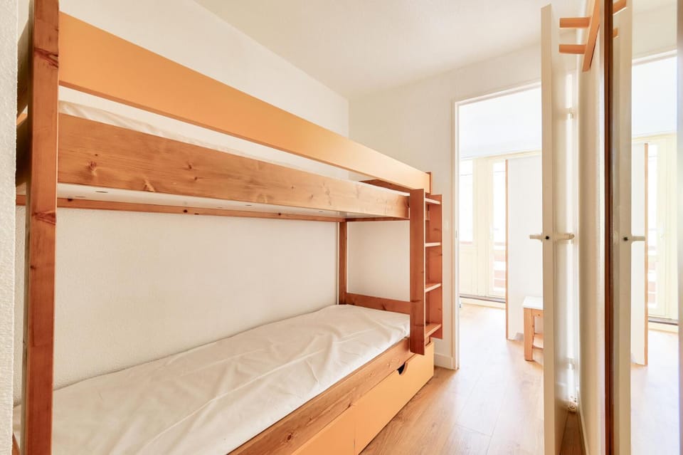Shower, Bed, Bathroom, furniture
