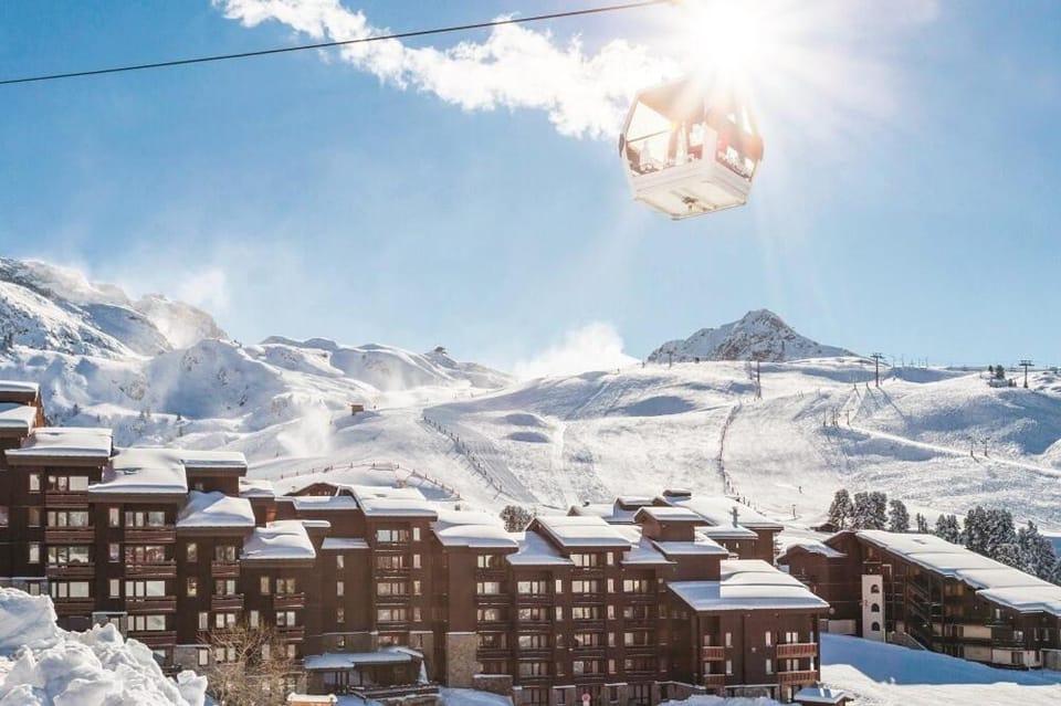 Skiing, Mountain view
