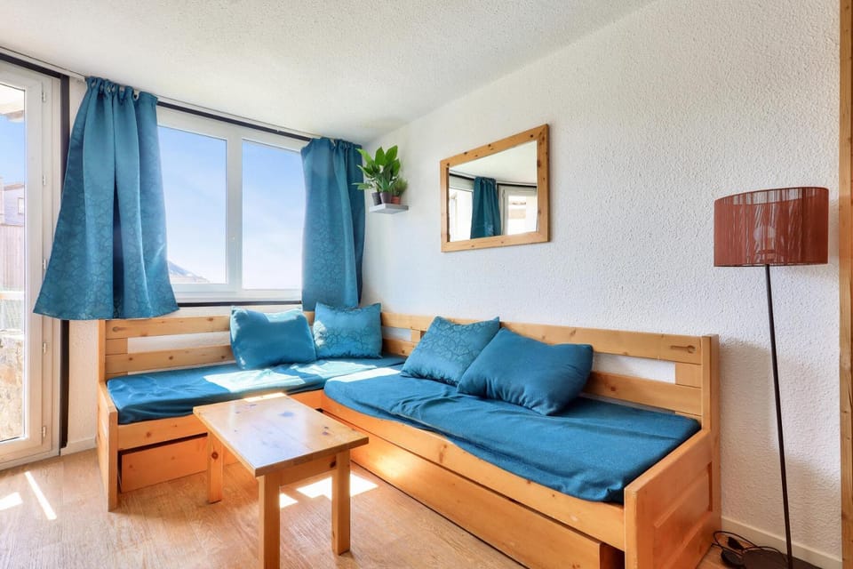 Bed, Living room