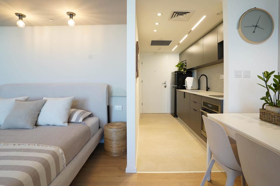 Bed, Kitchen or kitchenette