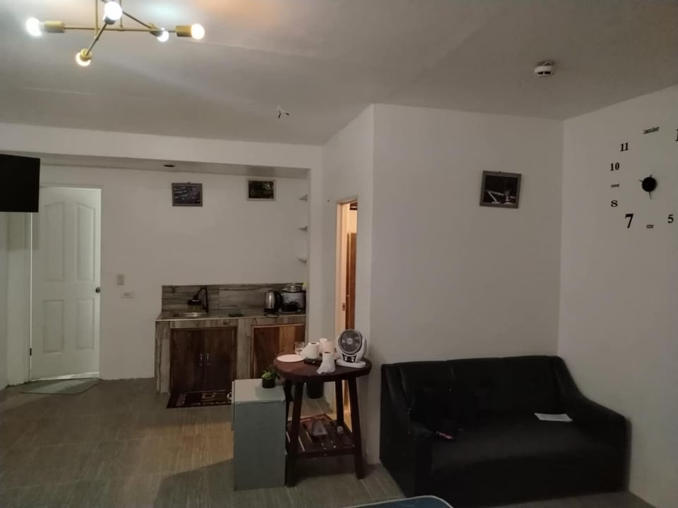 Pamarayeg Room Bed and Breakfast in Central Visayas