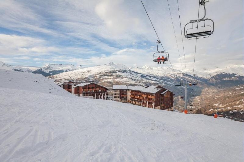 Skiing, Mountain view