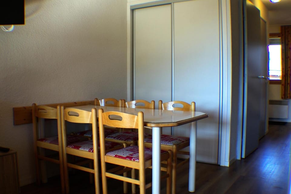 Bed, furniture, kitchen