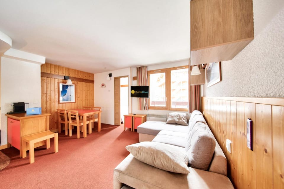 Bed, Living room, furniture