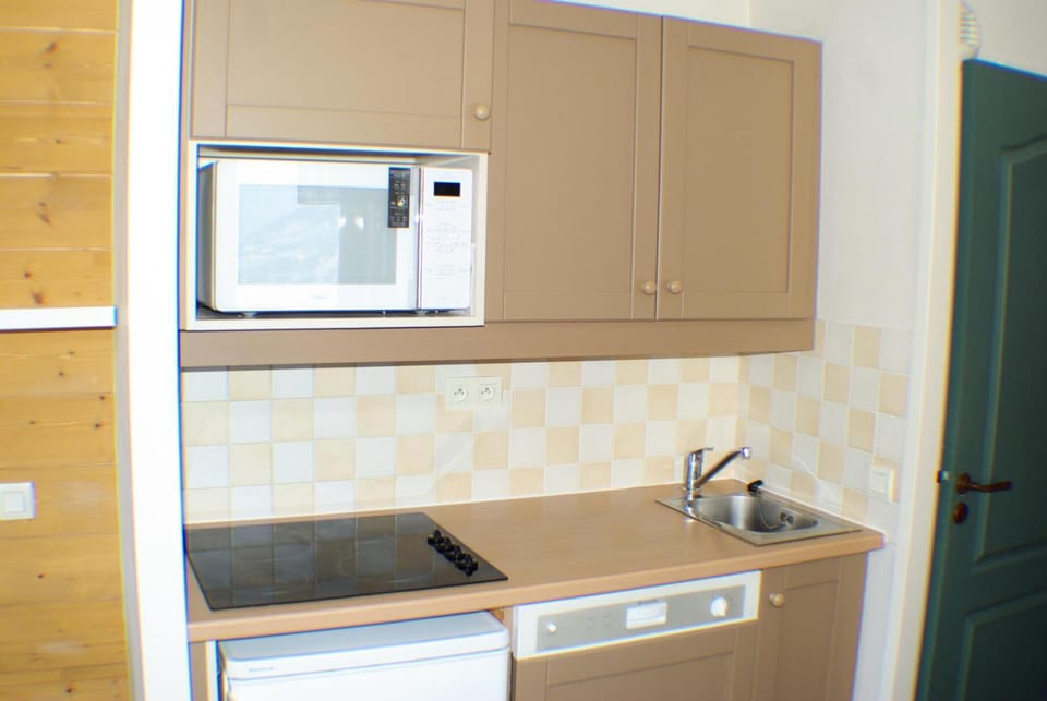 Bathroom, oven, kitchen
