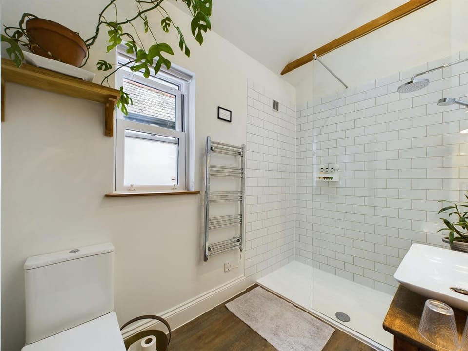 Shower, Toilet, towels