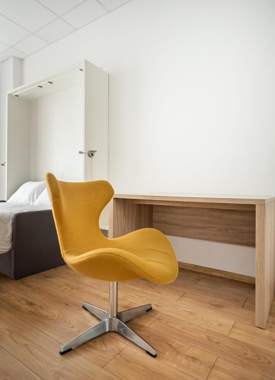 Bed, Living room, Photo of the whole room, Seating area, Bedroom, hair dresser